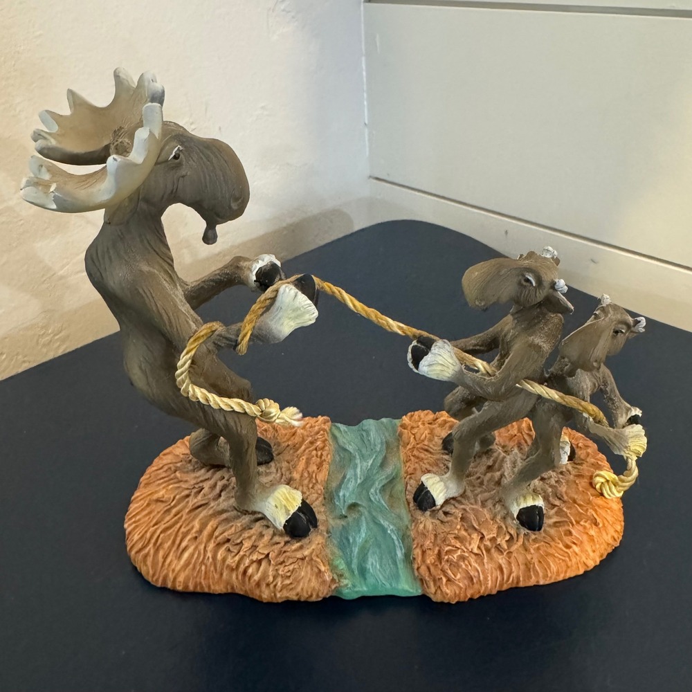 Big Sky Carvers Mountain Mooses Tug O War Figurine Phyllis Driscoll 2006 Resin